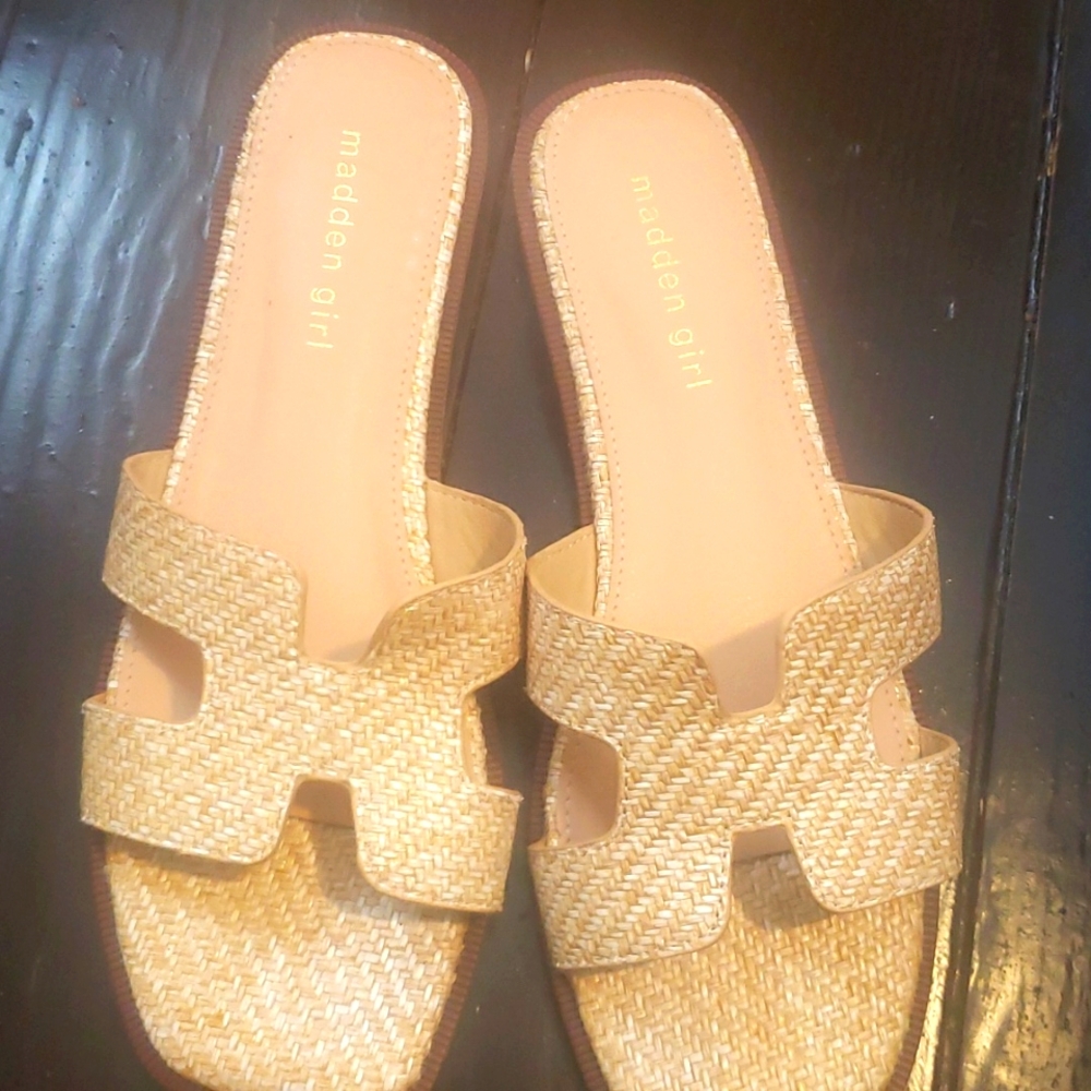 Women sandal like new size 8